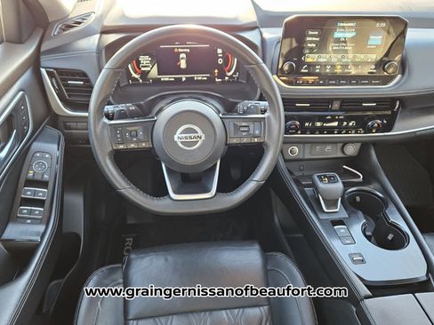 Used 2021 Nissan Rogue Platinum image 5