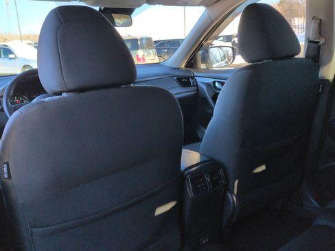 Used 2019 Nissan Rogue SV image 19