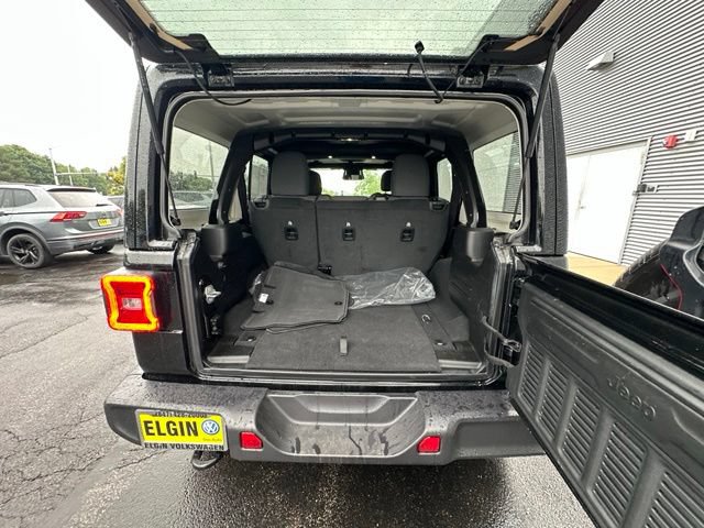 Used 2026 Jeep Wrangler Unlimited Sahara AWD/4WD image 15