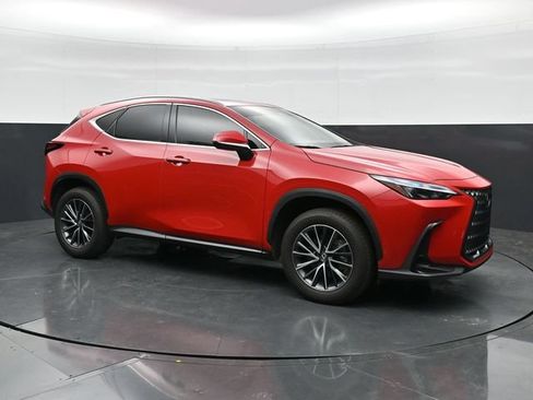 Used 2025 Lexus NX 250 FWD w/ Towing Package (2000 Lbs) image 3