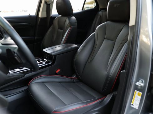 Used 2022 Buick Envision Essence w/ Sport Touring Package image 21