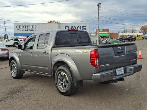 Used 2019 Nissan Frontier PRO-4X image 6