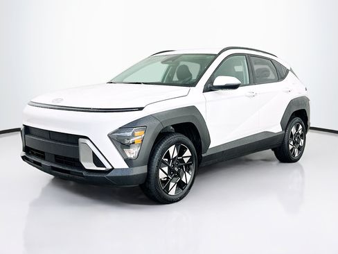Used 2025 Hyundai Kona SEL AWD/4WD image 3
