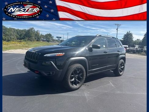 Used 2017 Jeep Cherokee Trailhawk w/ Comfort & Convenience Group AWD/4WD image 1