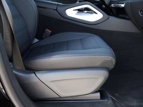 New 2026 Mercedes-Benz GLS 450 4MATIC image 10