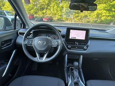 Used 2024 Toyota Corolla Cross LE AWD/4WD image 8