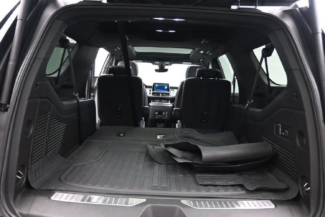 Used 2022 Chevrolet Suburban Premier AWD/4WD image 27