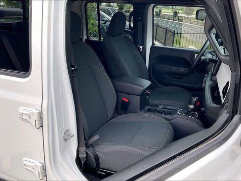 Used 2025 Jeep Gladiator Sport image 10