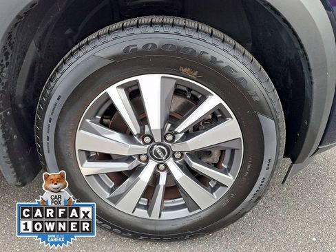 Used 2024 Nissan Pathfinder SL w/ Black Appearance Package AWD/4WD image 8