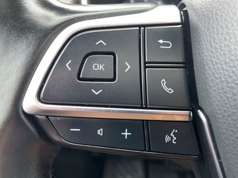 Used 2021 Toyota Highlander XLE AWD/4WD image 14
