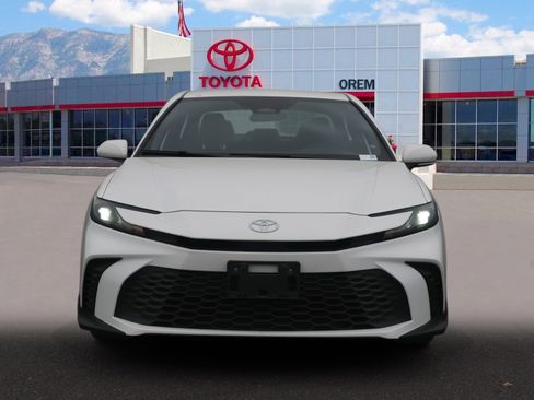 Used 2025 Toyota Camry SE image 2