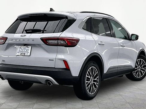 Certified 2025 Ford Escape SE FWD image 2