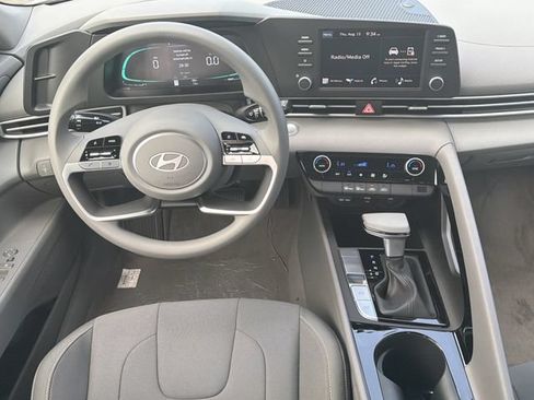 New 2026 Hyundai Elantra Hybrid FWD image 24