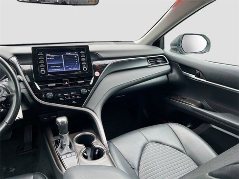 Used 2024 Toyota Camry SE image 21