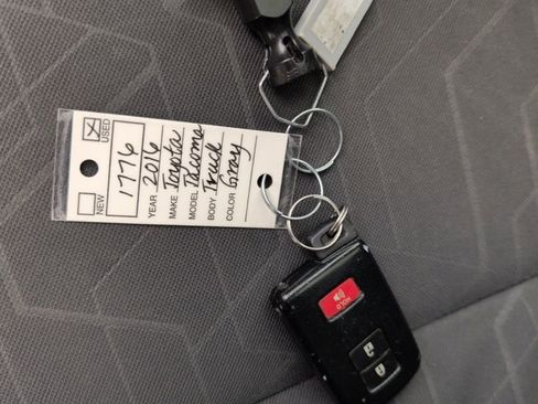 Used 2016 Toyota Tacoma TRD Sport image 39