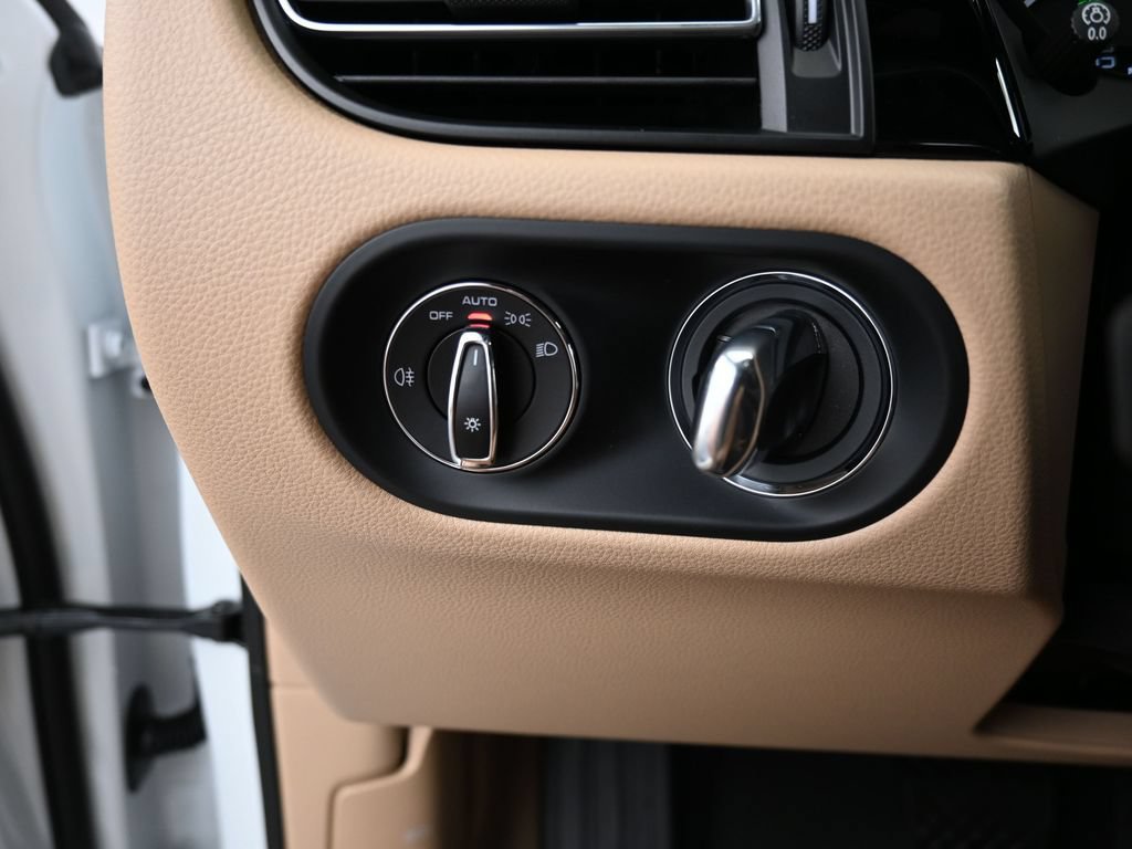 Certified 2026 Porsche Macan AWD/4WD image 20
