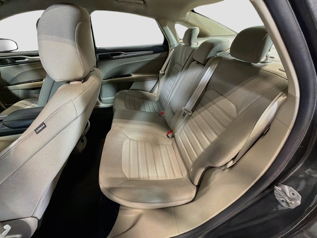 Used 2020 Ford Fusion SE FWD image 25