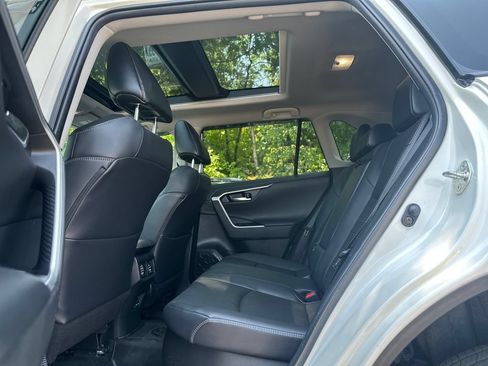 Used 2022 Toyota RAV4 Limited AWD/4WD image 19