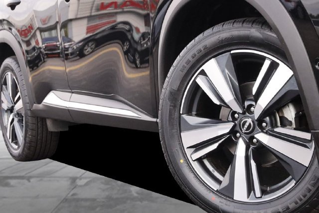 Certified 2023 Nissan Rogue SL w/ SL Premium Package AWD/4WD image 3