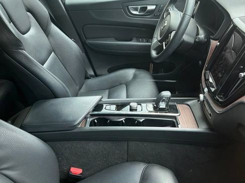 Used 2023 Volvo XC60 B5 Plus w/ Climate Package FWD image 5
