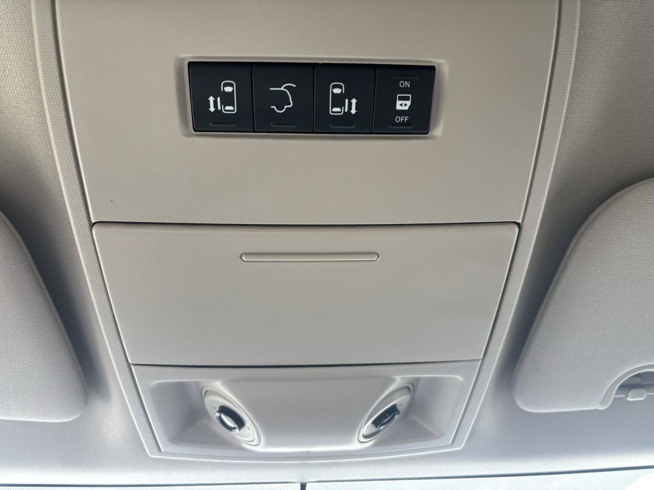 Used 2016 Chrysler Town & Country Touring w/ Driver Convenience Group FWD image 29
