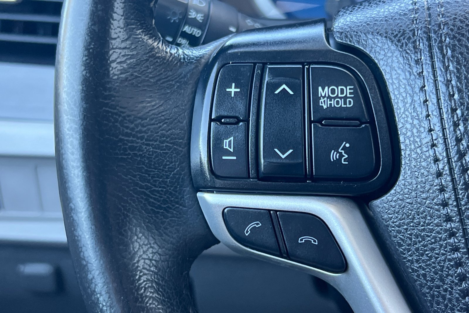 Used 2020 Toyota Sienna XLE FWD image 28