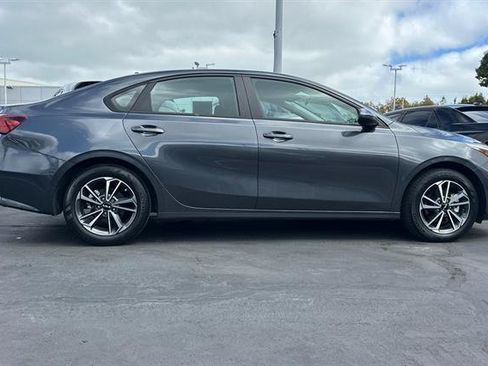 Used 2023 Kia Forte LXS w/ LXS Technology Package FWD image 2