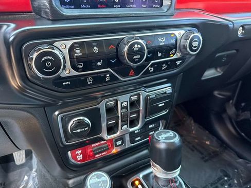 Used 2018 Jeep Wrangler Unlimited Rubicon AWD/4WD image 24