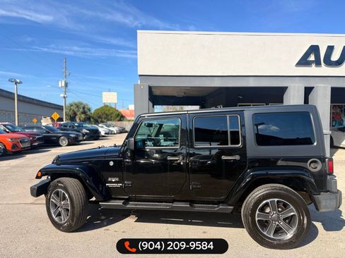 Used 2017 Jeep Wrangler Unlimited Sahara w/ Connectivity Group image 10