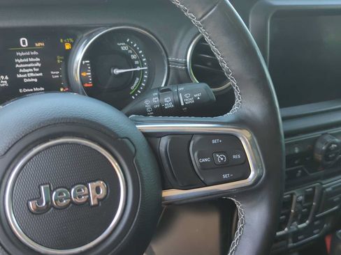 Used 2023 Jeep Wrangler Unlimited Sahara w/ Cold Weather Group AWD/4WD image 18