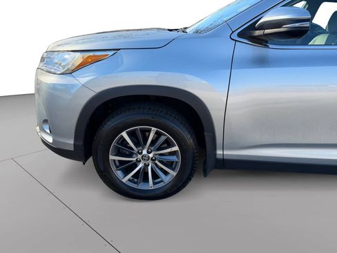 Used 2019 Toyota Highlander XLE image 19