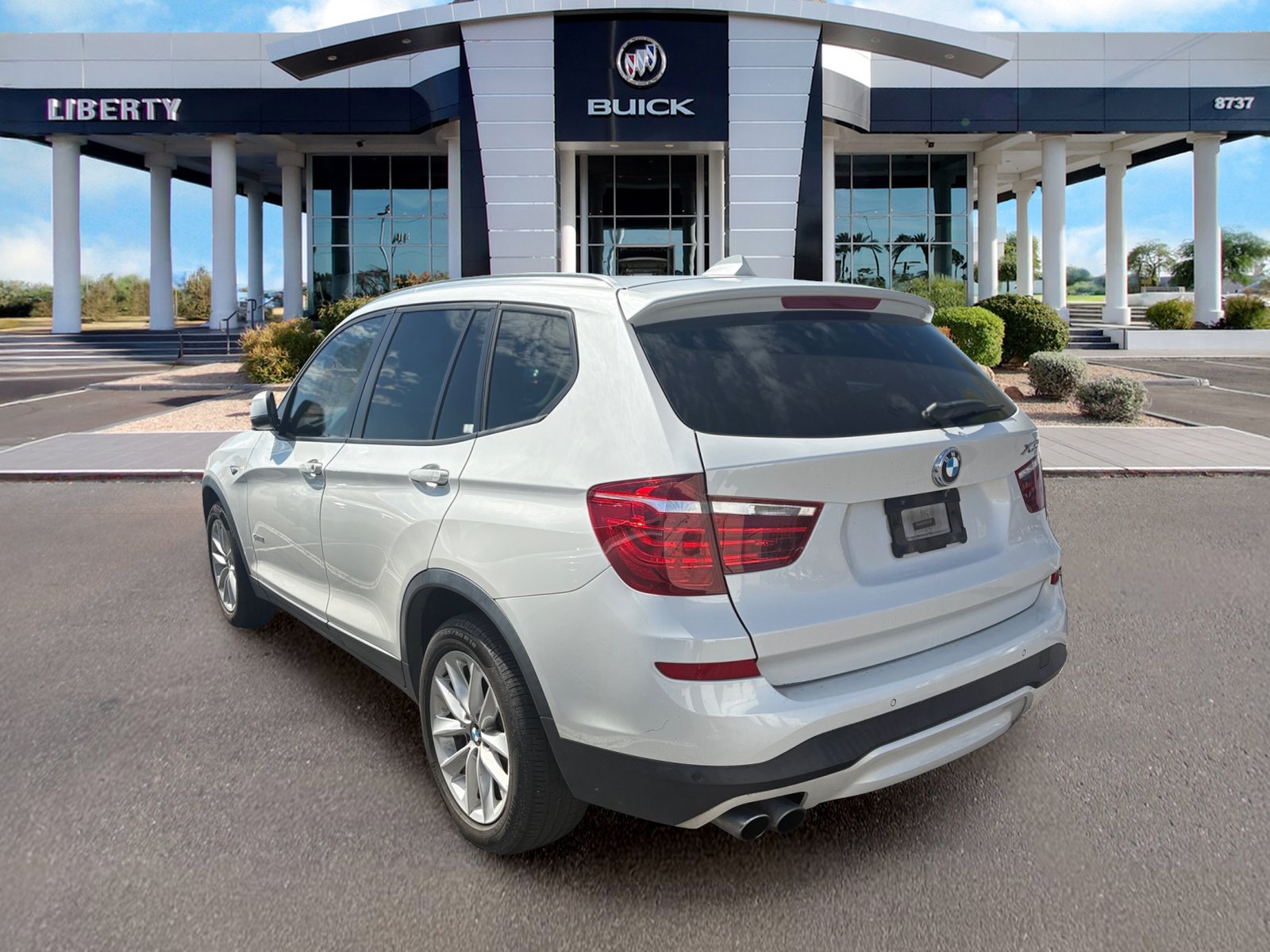Used 2017 BMW X3 xDrive28i AWD/4WD image 3