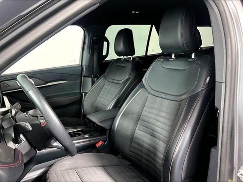 Used 2025 Ford Explorer ST-Line w/ ST-Line Street Pack AWD/4WD image 25