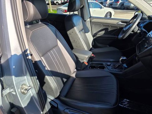 Used 2022 Volkswagen Tiguan SE w/ Panoramic Sunroof Package AWD/4WD image 10