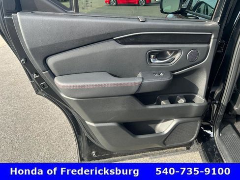 Certified 2025 Honda Pilot Black Edition image 11