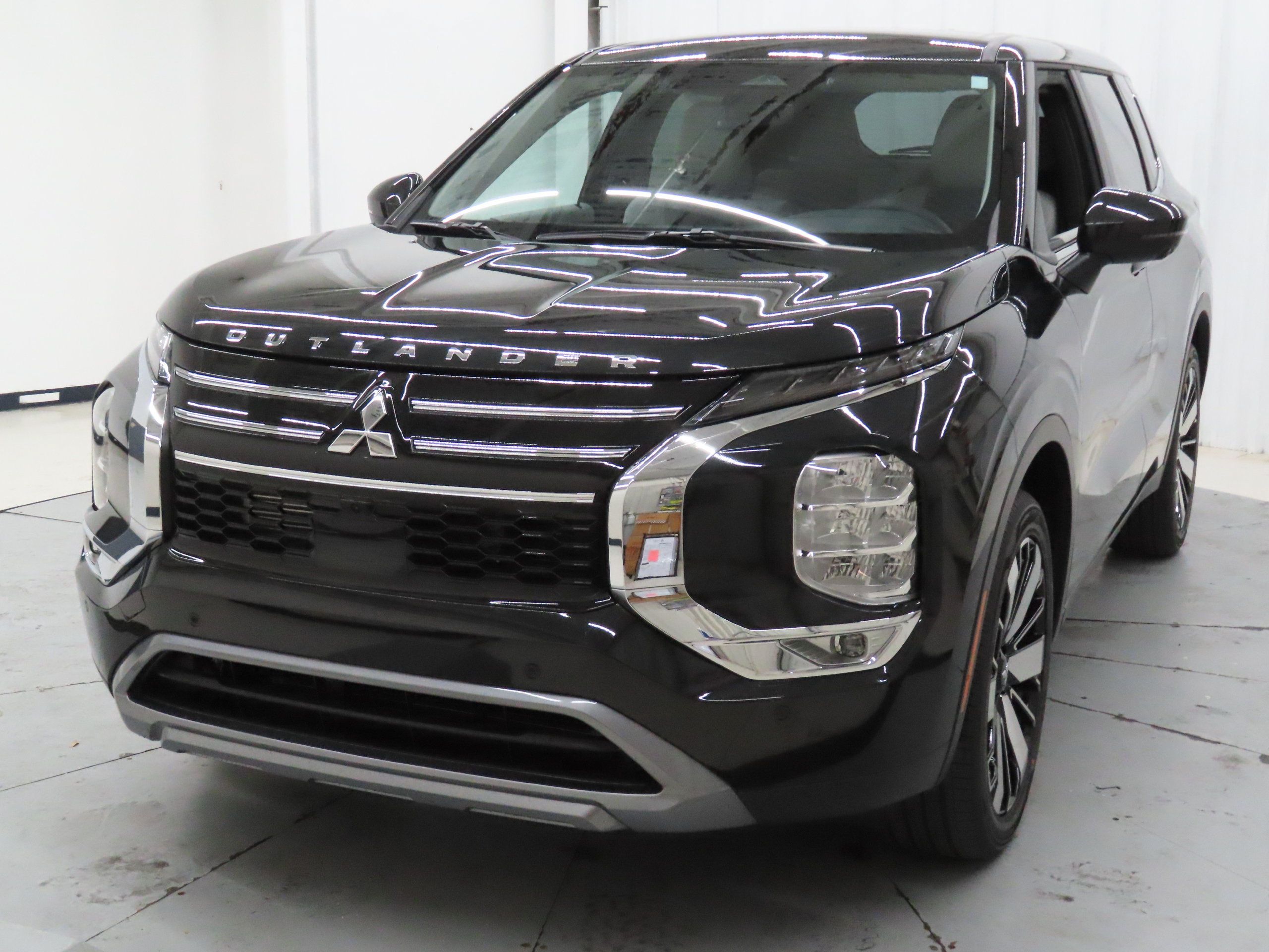 New 2026 Mitsubishi Outlander SE FWD image 8