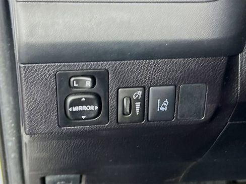 Used 2018 Toyota RAV4 LE image 12