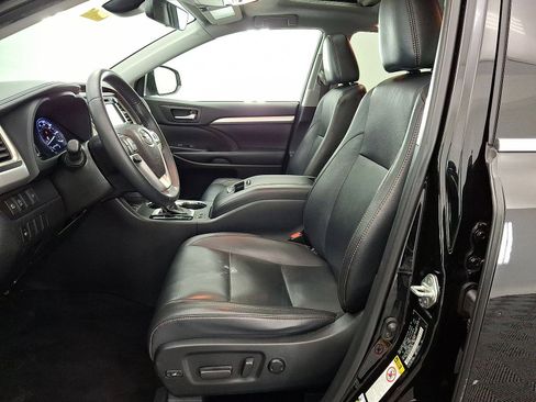 Used 2019 Toyota Highlander XLE image 11
