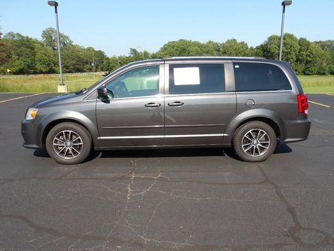 Used 2017 Dodge Grand Caravan SXT FWD image 10