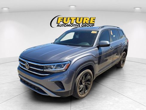Used 2022 Volkswagen Atlas SE w/ Panoramic Sunroof Package FWD image 3
