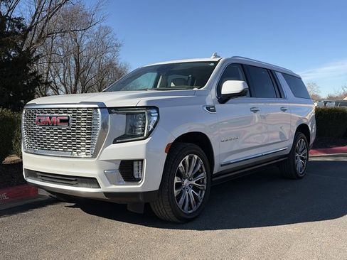 Used 2023 GMC Yukon XL Denali image 12