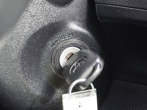 Used 2013 Toyota Camry SE image 35