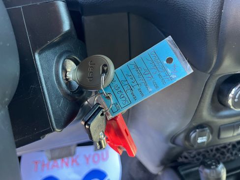 Used 2017 Jeep Wrangler Unlimited Sport w/ Max Tow Package image 31