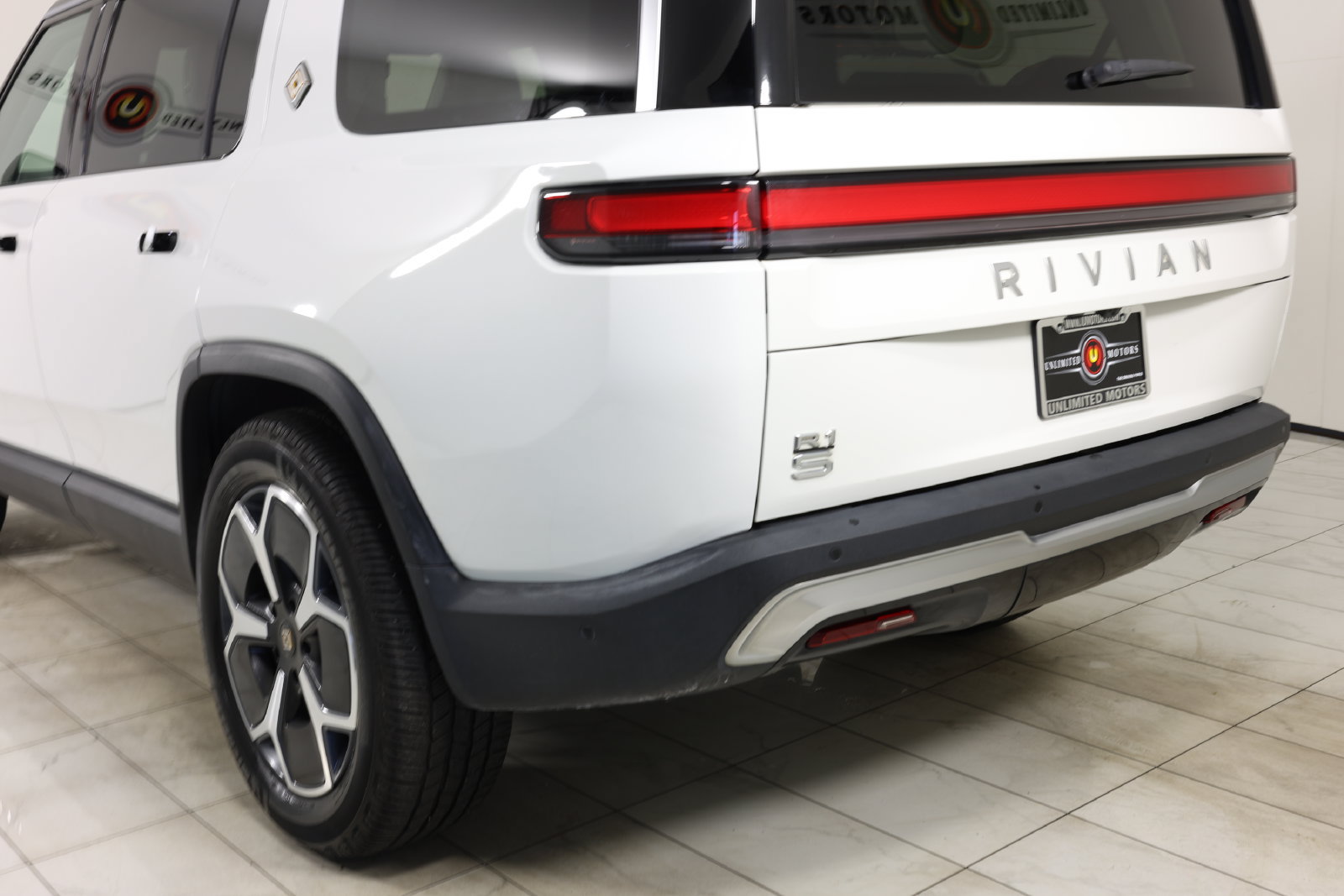 Used 2023 Rivian R1S Adventure Dual AWD/4WD image 41