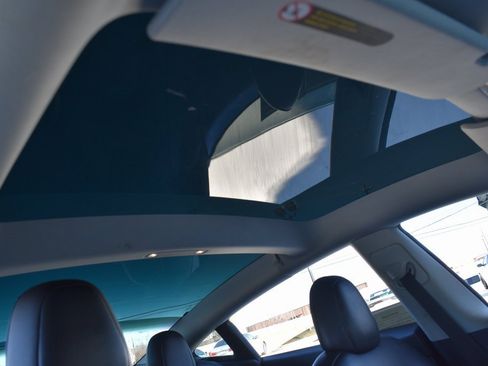 Used 2021 Tesla Model 3 Standard Range Plus image 21