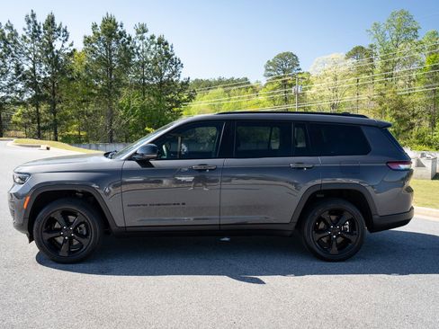 Used 2023 Jeep Grand Cherokee L Laredo AWD/4WD image 5