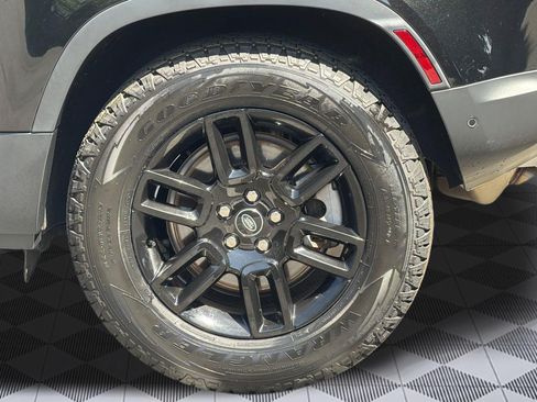 Used 2023 Land Rover Defender 90 SE AWD/4WD image 13