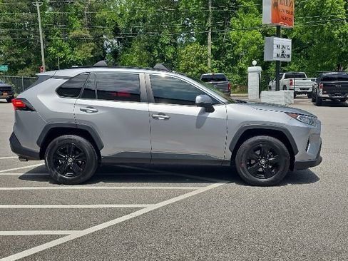 Used 2019 Toyota RAV4 XLE w/ Convenience Package FWD image 6