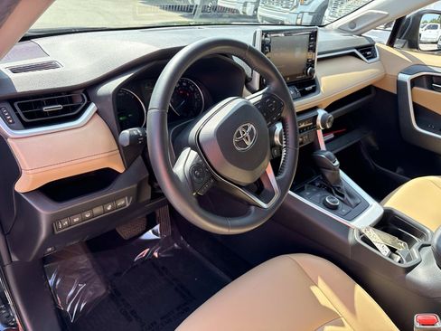 Used 2021 Toyota RAV4 XLE Premium AWD/4WD image 18