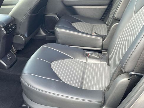 Used 2024 Toyota Highlander XSE image 27